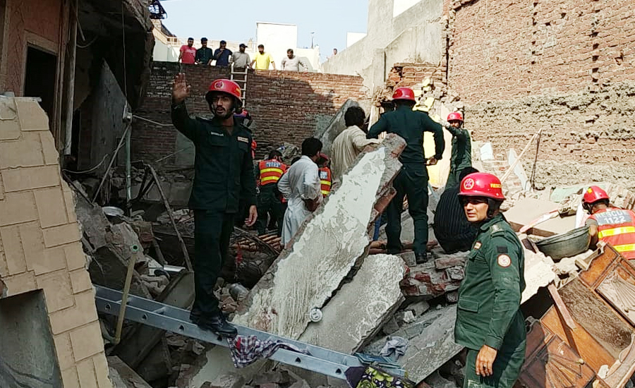سمن آباد میں مکان کی چھت گر گئی ، دو افراد جاں بحق