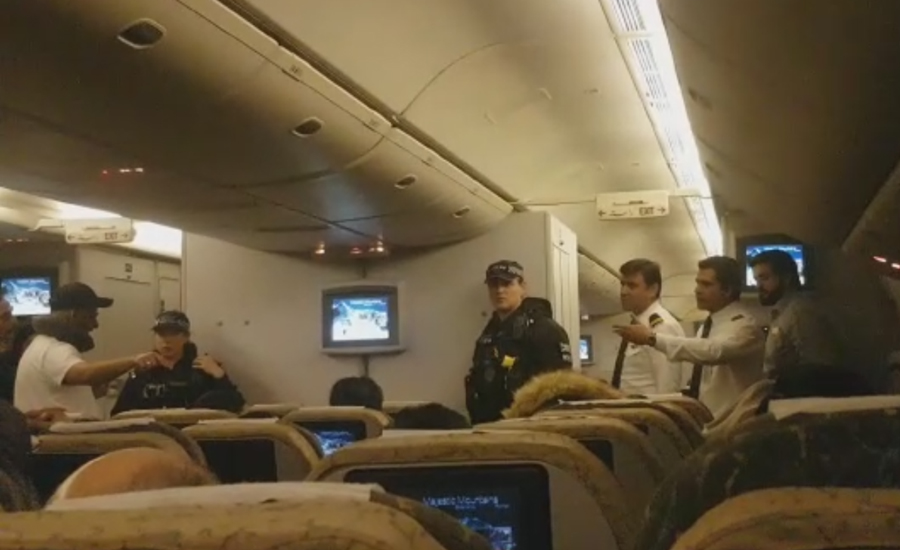 ہیتھرو ائیرپورٹ پر پی آئی اے پرواز میں نشے میں دھت دو مسافروں کی ہلڑ بازی