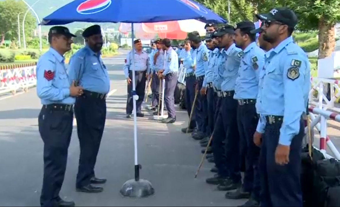 اسلام آباد پولیس اہلکاروں کے یونیفارم پر ویڈیو کیمرے نصب کرنے کا فیصلہ