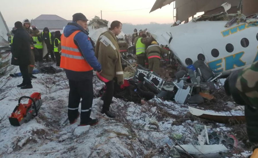 قازقستان میں مسافر طیارہ گر کر تباہ ہو گیا
