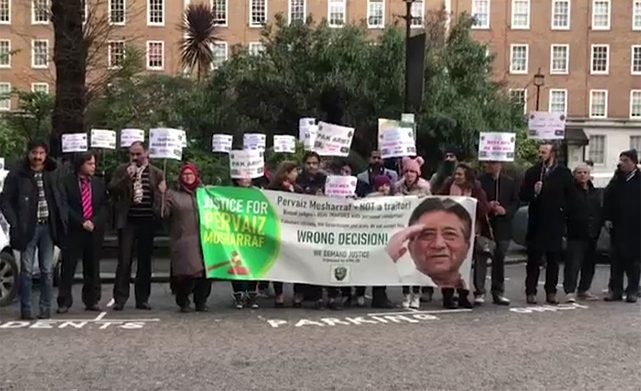 لندن میں پاکستانی ہائی کمیشن کے باہر پرویز مشرف کے حامیوں کا مظاہرہ