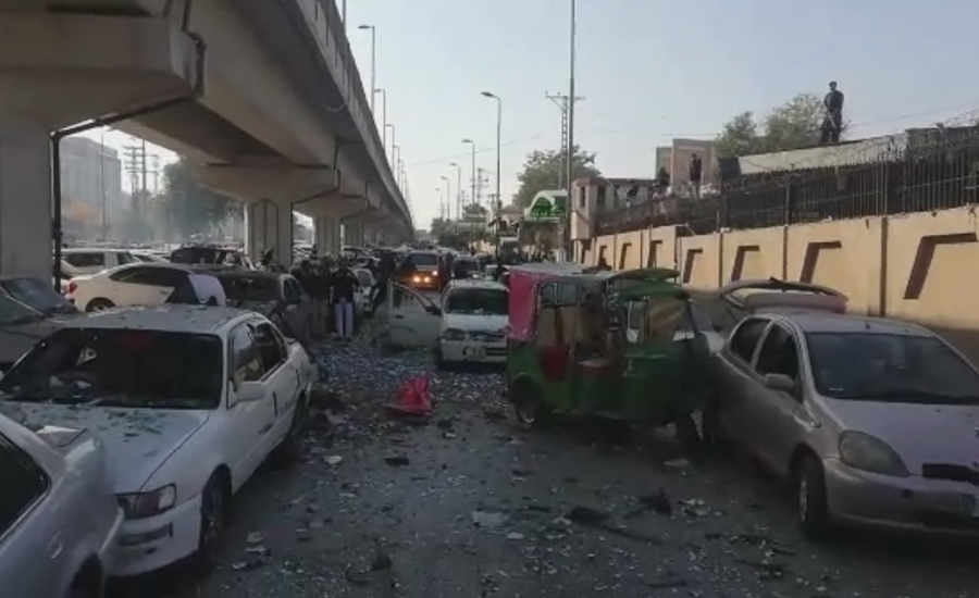 پشاور میں ہائیکورٹ کے سامنے زور دار دھماکا، گیارہ افراد زخمی