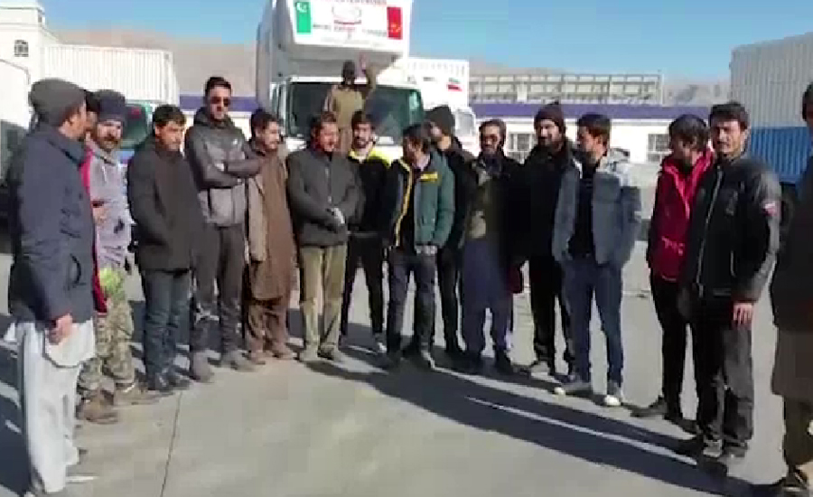 ستر سے زائد پاکستانی تاجر مال بھرے کنٹینرز سمیت  چین میں پھنس گئے ‏