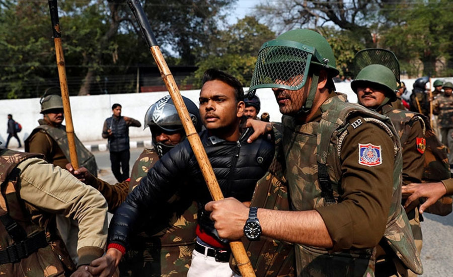 جامعہ ملیہ اسلامیہ کے طالب علموں کے متنازعہ شہریت قانون کیخلاف مارچ میں مسلح شخص کی فائرنگ