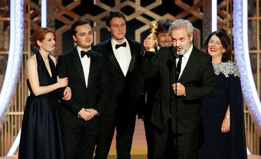 77 ویں سالانہ گولڈن گلوب ایوارڈز ، بہترین فلم کا ایوارڈ نائنٹین سیون ٹین نے اپنے نام کر لیا