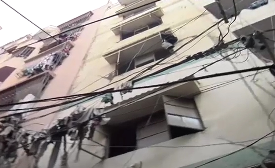 کلفٹن دہلی کالونی میں 5 منزلہ مخدوش عمارت گرنے کا خدشہ