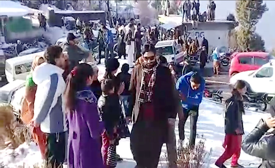 برفباری تھمتے ہی آزاد کشمیر کےسیاحتی مقامات میں رش بڑھ گیا