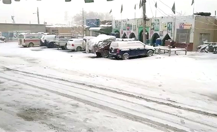 کوئٹہ، زیارت سمیت پہاڑی اضلاع میں برفباری، رابطہ سڑکیں بند