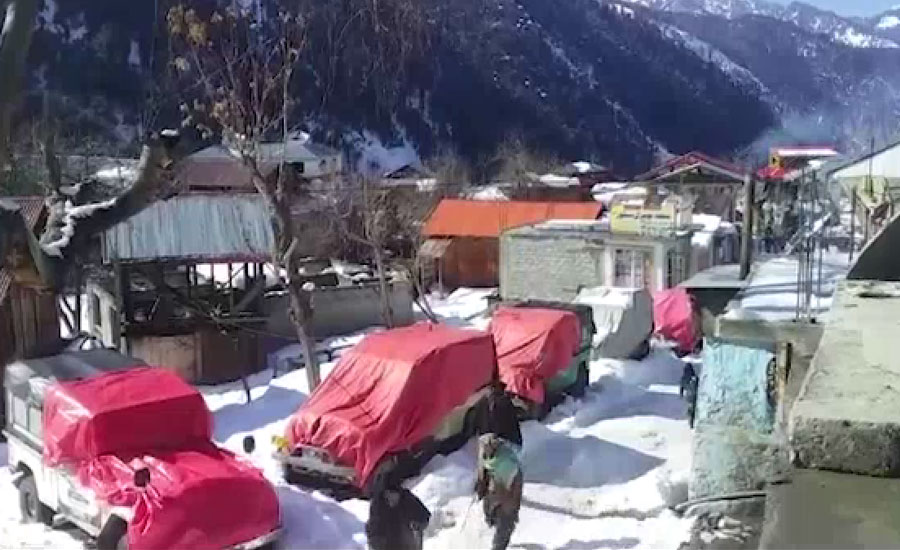 آزاد کشمیر کے بالائی علاقوں میں برفباری، رابطہ سڑکیں 23 روز سے بند