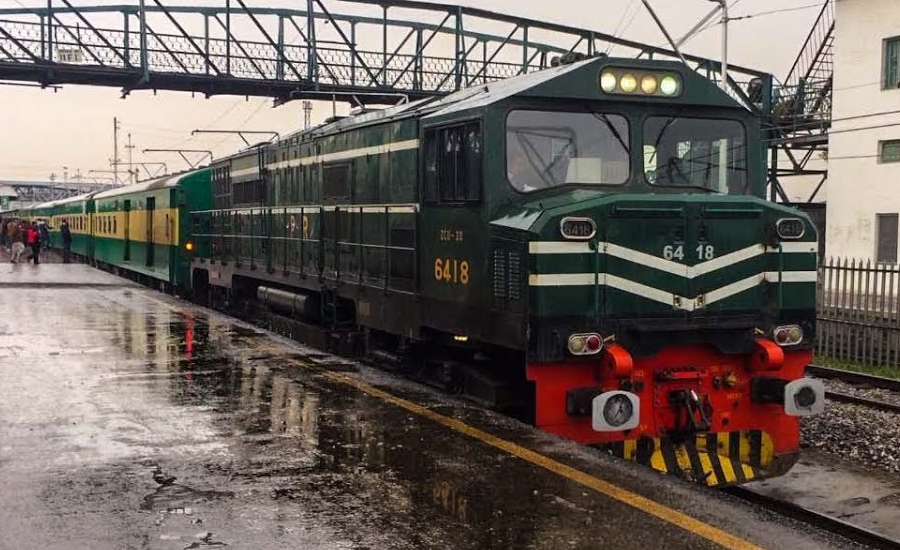 بارش اور دھند کے باعث ملک بھر میں ٹرینوں کا شیڈول متاثر