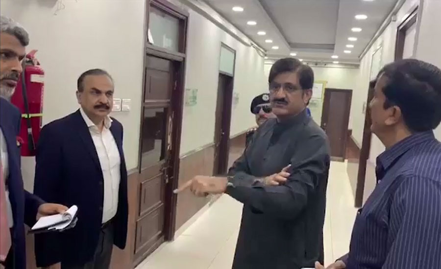 وزیر اعلیٰ سندھ کے صوبائی محکموں کے اچانک دورے ، غیر حاضری پر عملے پر برہم