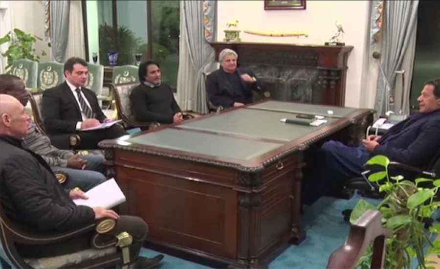 وزیر اعظم عمران خان سے سابق ملکی اور غیر ملکی کرکٹرز کی ملاقات