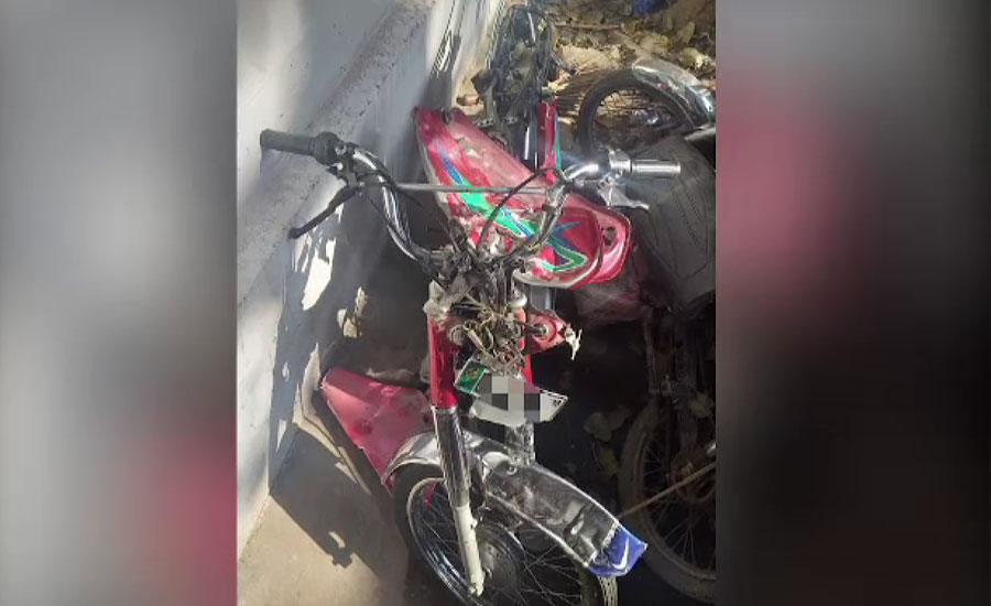 لاہور، بھاٹی گیٹ میں 3 کمسن موٹر سائیکل سوار ٹرک تلے آکر جاں بحق