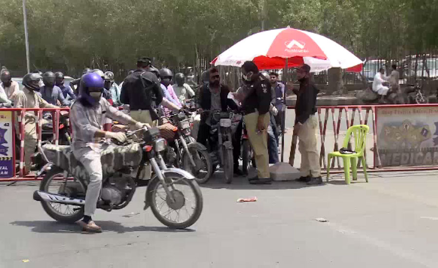 کراچی میں لاک ڈاؤن کی خلاف ورزیاں بڑھیں تو پولیس نے سختی شروع کر دی
