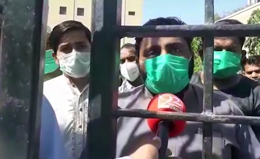 نشتر اسپتال ملتان کا برن یونٹ قرنطینہ میں بدلنے کے فیصلے پر ینگ ڈاکٹرز کا احتجاج