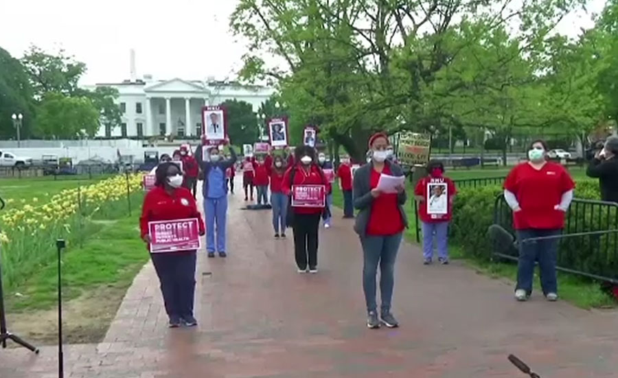 کورونا ڈیوٹی دینے والی امریکی نرسوں کا وائٹ ہاؤس کے قریب احتجاج
