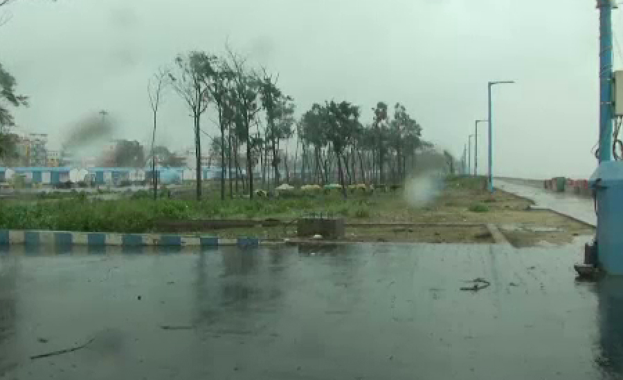 سمندری طوفان امفان بھارت اور بنگلہ دیش کے ساحلی علاقوں سے ٹکرا گیا