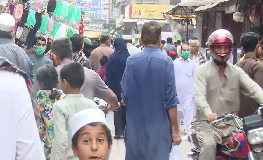 پشاور میں خریداروں کا رش بڑھ گیا، ایس او پیز ہوا میں اڑا دیئے