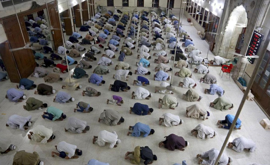 راولپنڈی، اسلام آباد کی مساجد میں حکومتی ہدایات کے تحت نماز تراویح کی ادائیگی