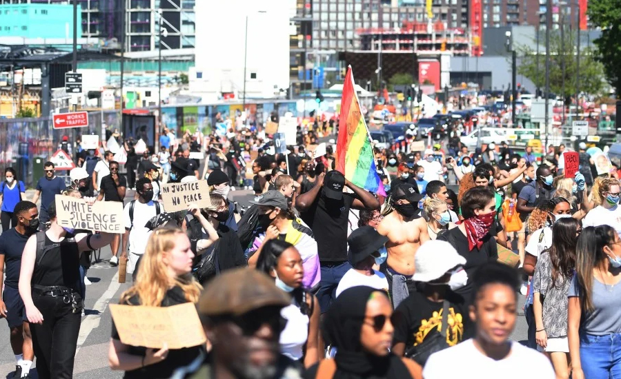 سیاہ فام کے قتل پر امریکا میں نسلی امتیاز کیخلاف احتجاج زور پکڑ گیا