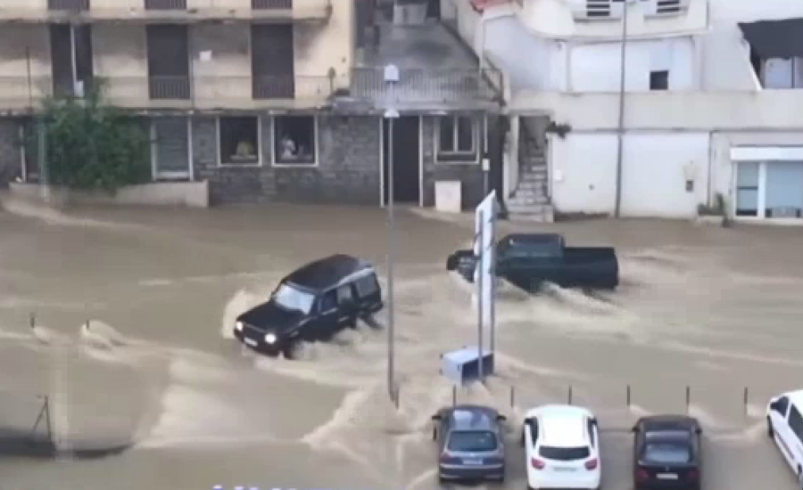 فرانس میں طوفانی بارش، گلیاں اور سڑکیں ندی نالوں میں تبدیل
