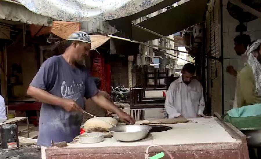 کراچی میں نان بائی روٹی من مانی قیمت پر فروخت کرنے لگے