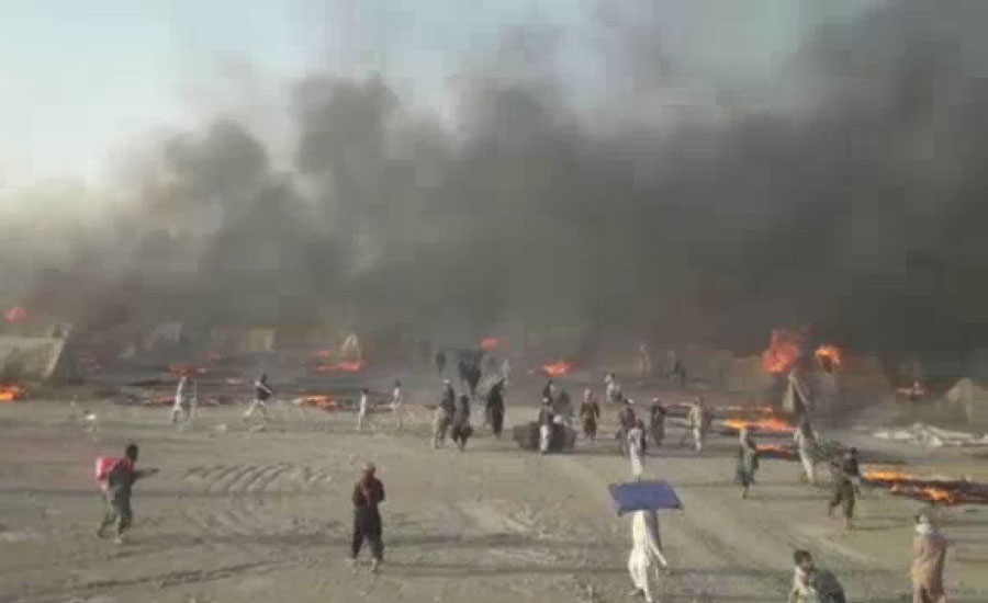 چمن میں پاک افغان باڈر پر مسافروں کو نہ چھوڑنے پر مشتعل افراد کا سرکاری املاک پر حملہ