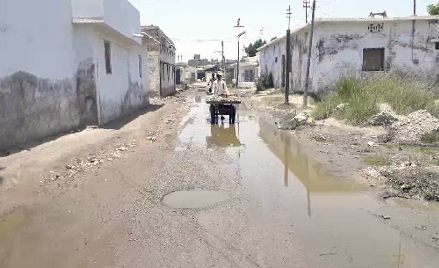 حیدر آباد میں انتظامیہ کی نا اہلی سے سیوریج کا پانی سڑکوں ، گلیوں میں جمع ہوگیا