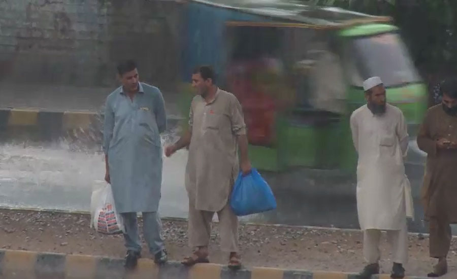 پشاور سمیت خیبر پختونخوا کے مختلف علاقوں میں بارش، گرمی کا زور ٹوٹ گیا