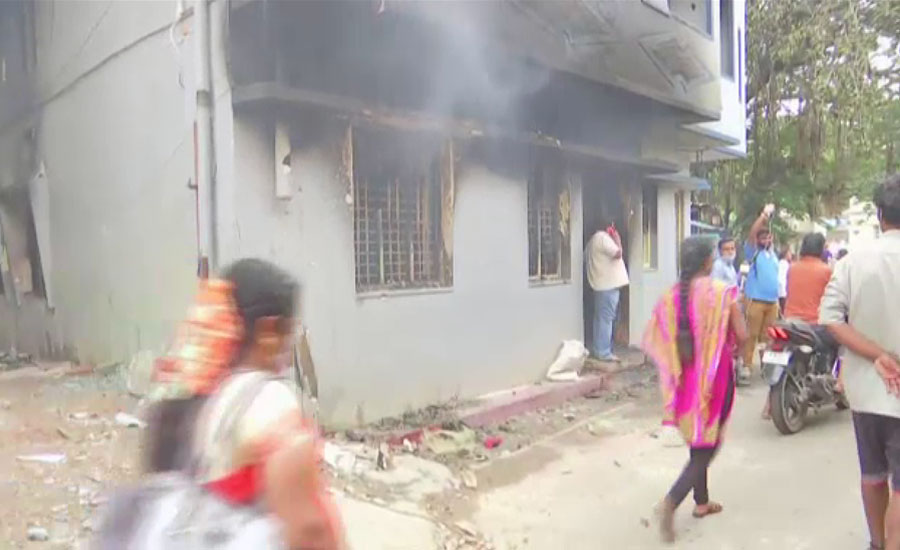 بنگلور، توہین آمیز پوسٹ کیخلاف احتجاج پر بھارتی پولیس کی فائرنگ، 3 مسلمان جاں بحق، 100 سے زائد گرفتار