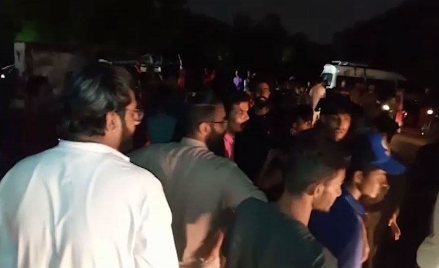 40 گھنٹے تک بجلی نہ آنے پر کراچی میں احتجاجی مظاہرے