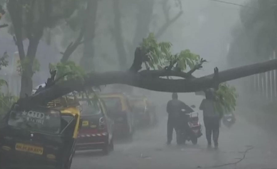 بھارتی شہر ممبئی میں مون سون کا طوفانی اسپیل، 300 ملی میٹر بارش ہوئی