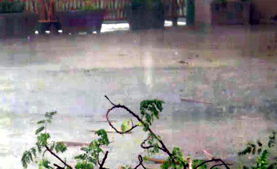 کراچی کے مختلف علاقوں میں کہیں ہلکی تو کہیں تیز بارش