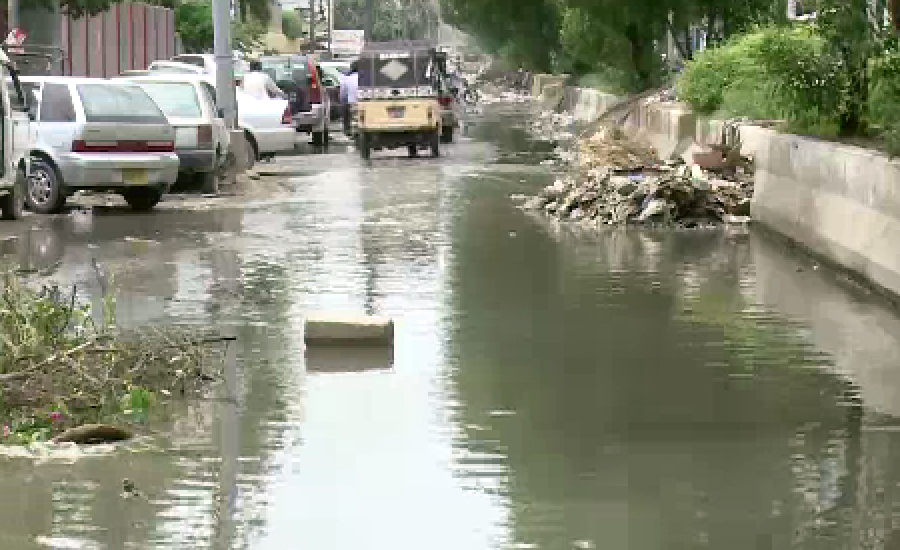 کراچی میں حالیہ بارشوں نے شہر کی سڑکوں کا براحال کردیا
