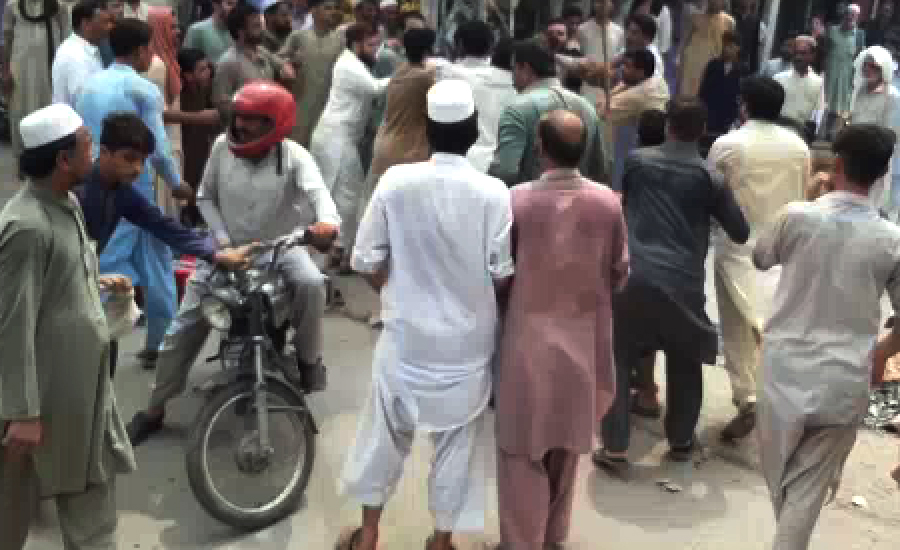 پشاور میں لوڈ شیڈنگ کے خلاف شہریوں کا احتجاج