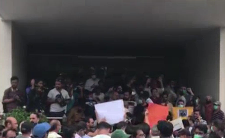 کراچی کےعلاقے ڈیفنس اور کلفٹن کے رہائشیوں کا نکاسی آب نہ ہونے کیخلاف احتجاج ختم
