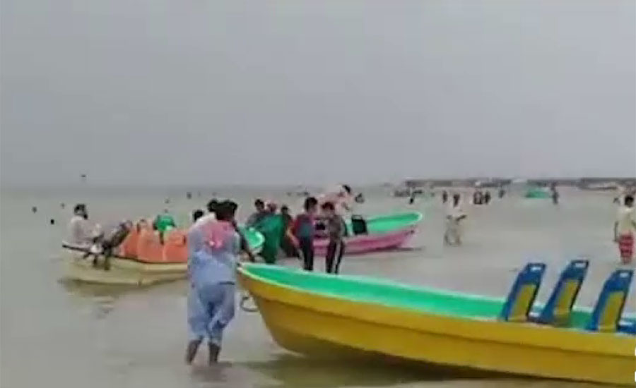 ٹھٹھہ میں کینجھر جھیل میں کشتی الٹنے سے پکنک منانے والے 13 افراد ڈوب گئے