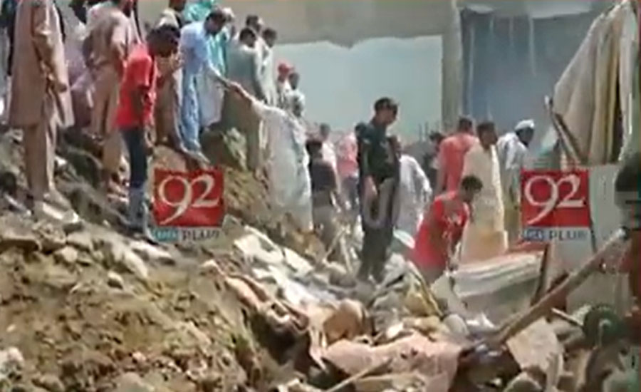 کراچی، لیاری تانگہ اسٹینڈ کے قریب عمارت منہدم، 2 افراد جاں بحق، 9 زخمی