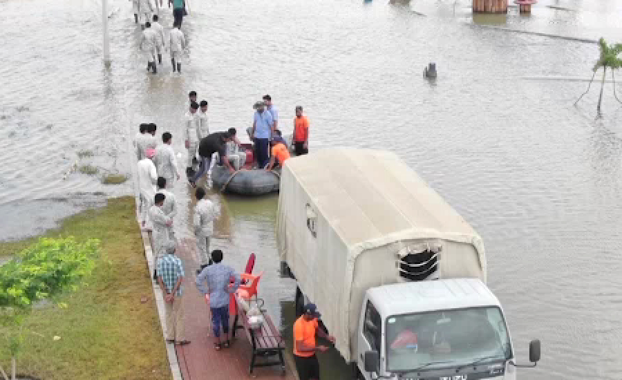 پاک بحریہ کا کراچی کے سیلاب متاثرہ علاقوں میں ریسکیو اینڈریلیف آپریشن جاری