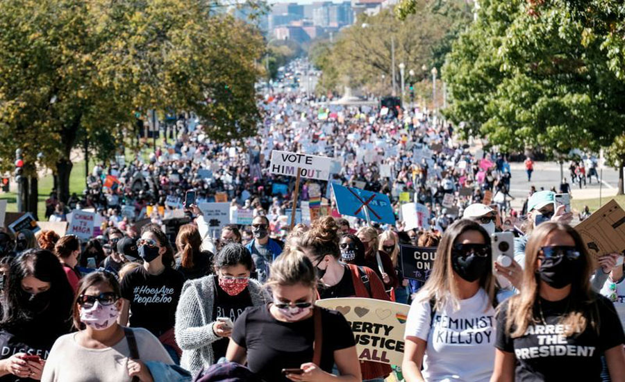 ٹرمپ کی سپریم کورٹ جج نامزدگی پر امریکا بھر میں ہزاروں خواتین کا مارچ