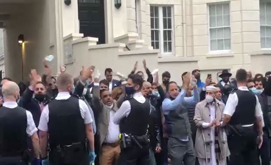 لندن میں حسن نواز کے دفتر کے باہر پی ٹی آئی کا احتجاج