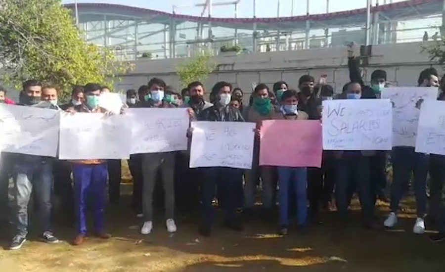 راولپنڈی میٹروبس سروس کے ٹکٹنگ اسٹاف کا تنخواہیں نہ ملنے پر احتجاج