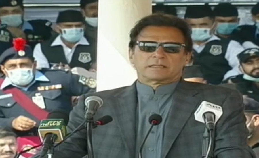 وزیر اعظم کا پولیس لائنز اسلام آباد کا دورہ ، اہلکاروں کی پاسنگ آؤٹ پریڈ کا معائنہ