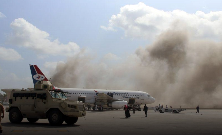 یمن ، حکومتی جہاز  کے لینڈ کرتے ہی دھماکے ، فائرنگ، وزیر اعظم اور کابینہ بال بال بچ گئے