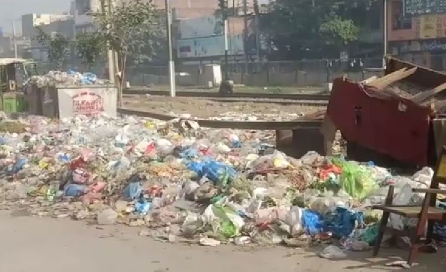 لاہور میں صفائی کی ناقص صورتحال ، تعفن پھیلنے لگا