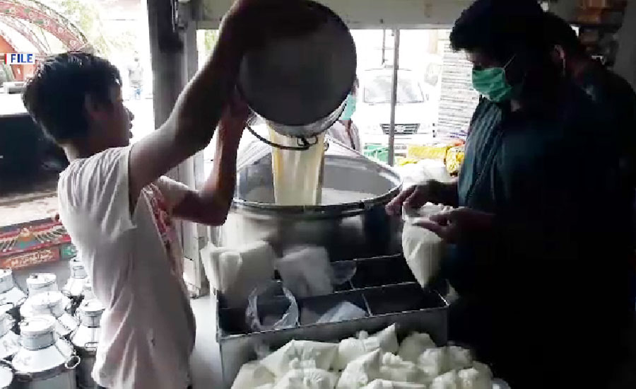کراچی میں دودھ کی قیمت ایک سو چالیس روپے فی لٹر تک جا پہنچی