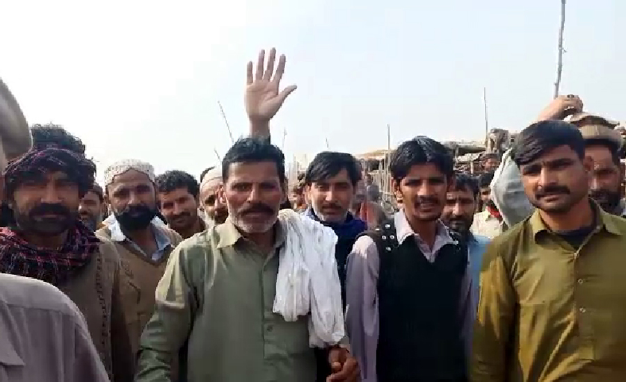 شاہ پور کانجراں منڈی میں بیوپاری اور دکاندار انتظامیہ کیخلاف سراپا احتجاج