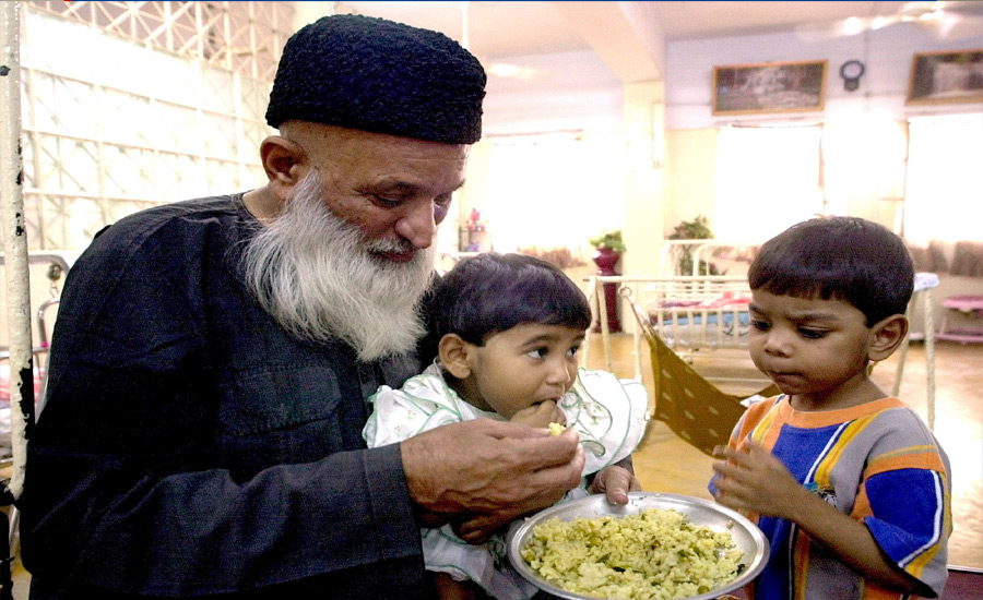 ممتاز سماجی رہنماء عبدالستار ایدھی کا 94 واں یوم پیدائش آج منایا جا رہا ہے