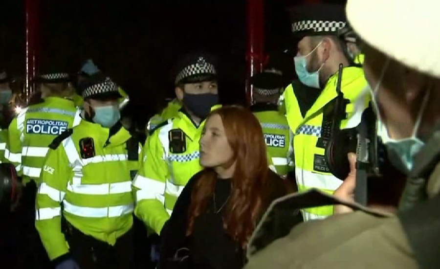 لندن ، تعزیتی تقریب کے دوران خواتین کی گرفتاریوں پر پولیس کو تنقید کا سامنا