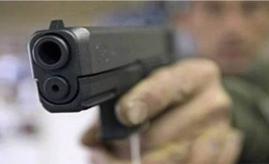 کراچی میں چار مسلح ڈاکوؤں نے  دن دیہاڑے بینک لوٹ لیا